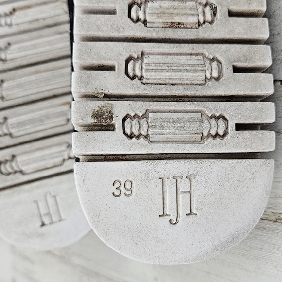 Isle Jacobson Hornbek Black Perforated Pull On Shoes - Picture 8 of 8